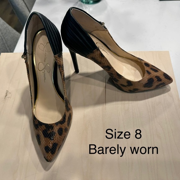 Jessica Simpson, cheetah print high heeled shoes - Picture 2 of 2
